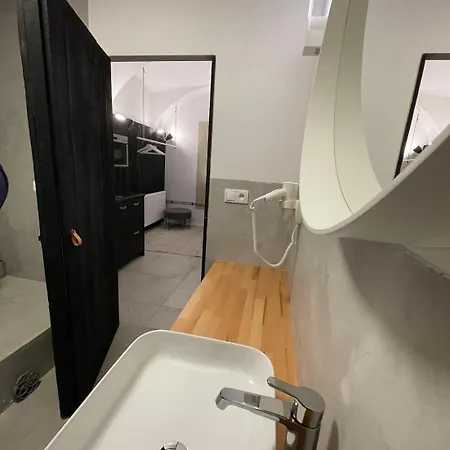 Center 2 Apartment